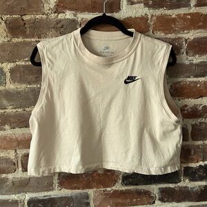 Nike Women's Sportswear Club Sleeveless Cropped T-Shirt